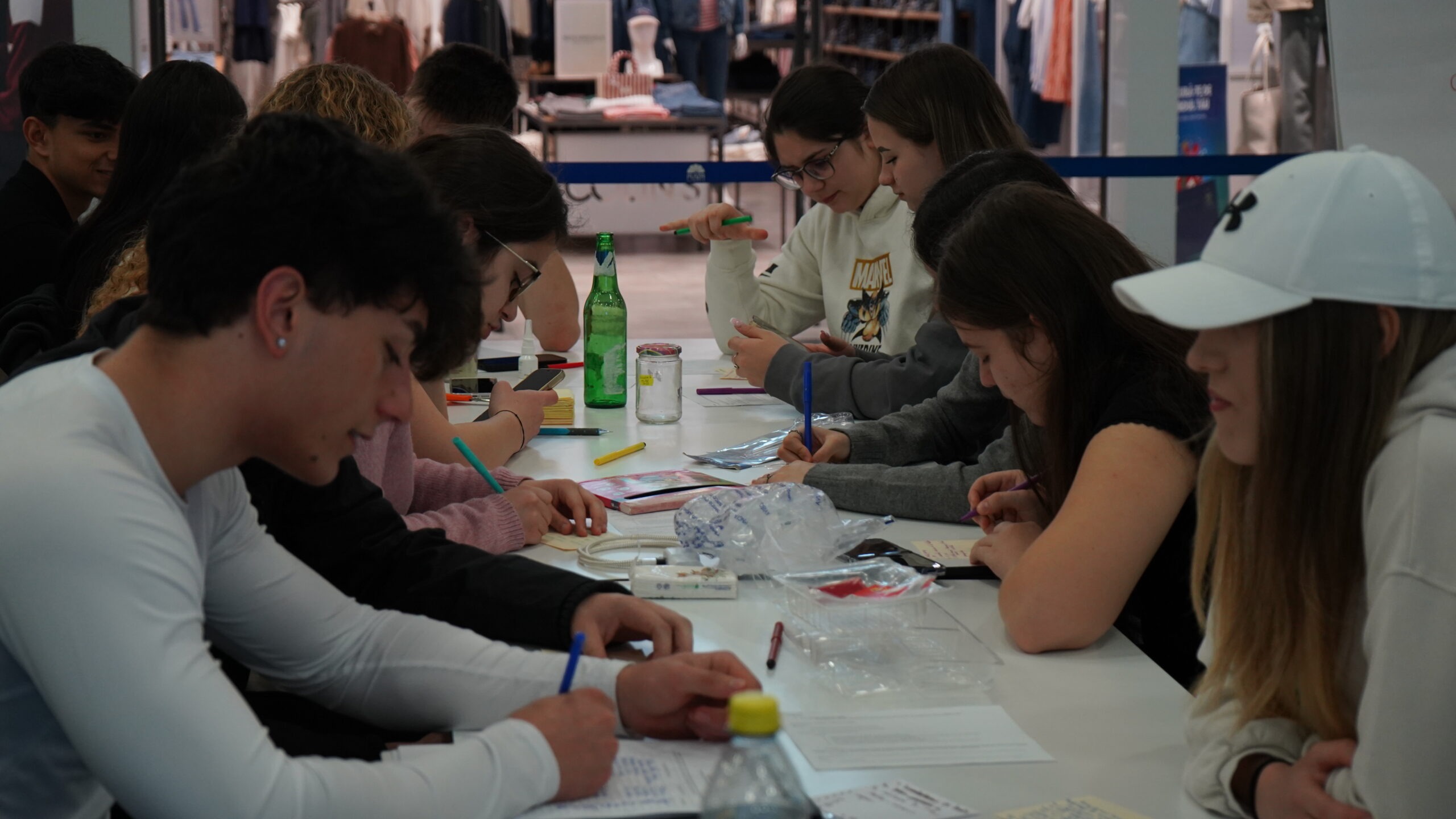 Peste 400 de beneficiari au simțit, au atins și au contribuit la Săptămâna Verde indoor