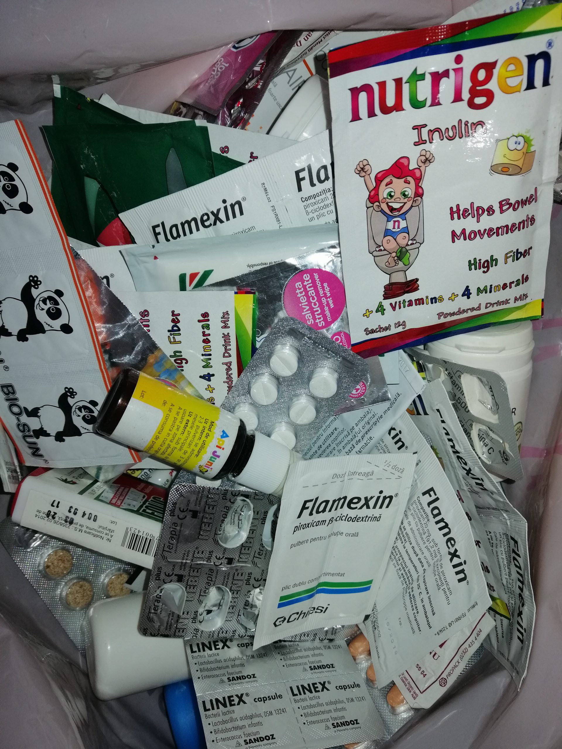 Unde ducem medicamentele expirate? Dar deșeurile de la cosmetice?