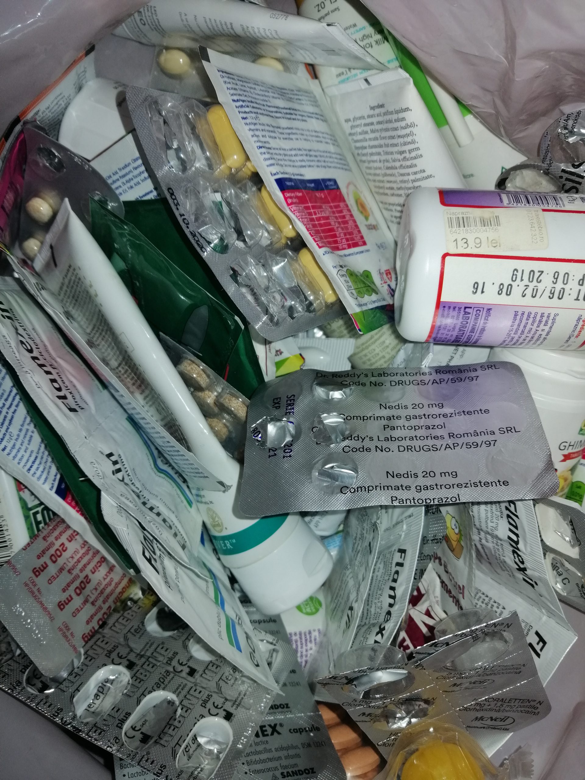 Unde ducem medicamentele expirate? Dar deșeurile de la cosmetice?