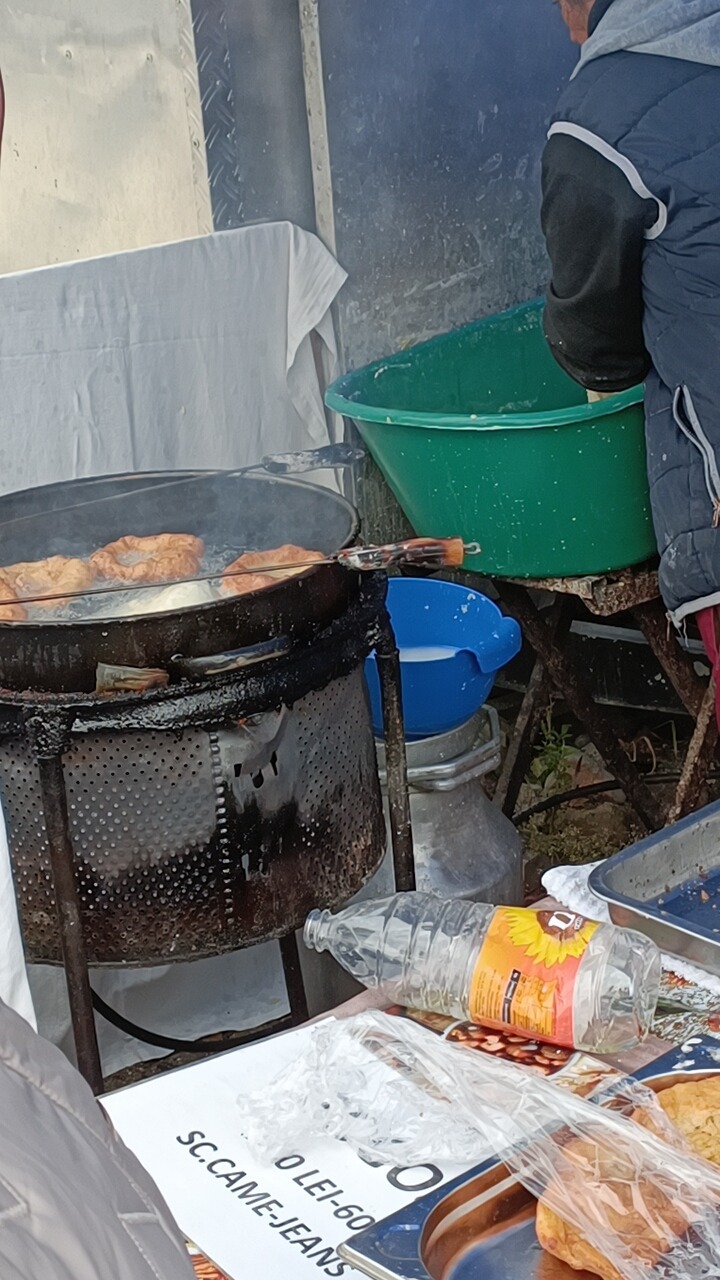 Haine, Încălțăminte și Unelte Second Hand?
