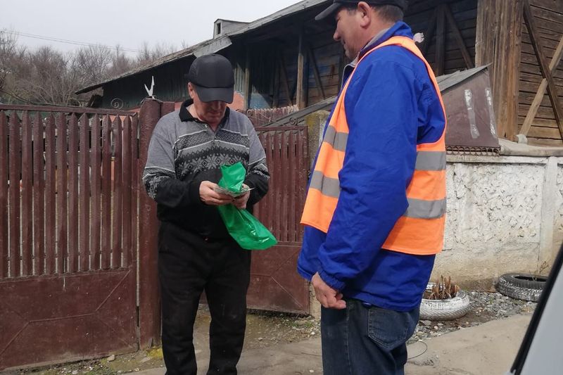 Colectarea separată a deşeurilor în saci galbeni şi verzi la Daia, Giurgiu