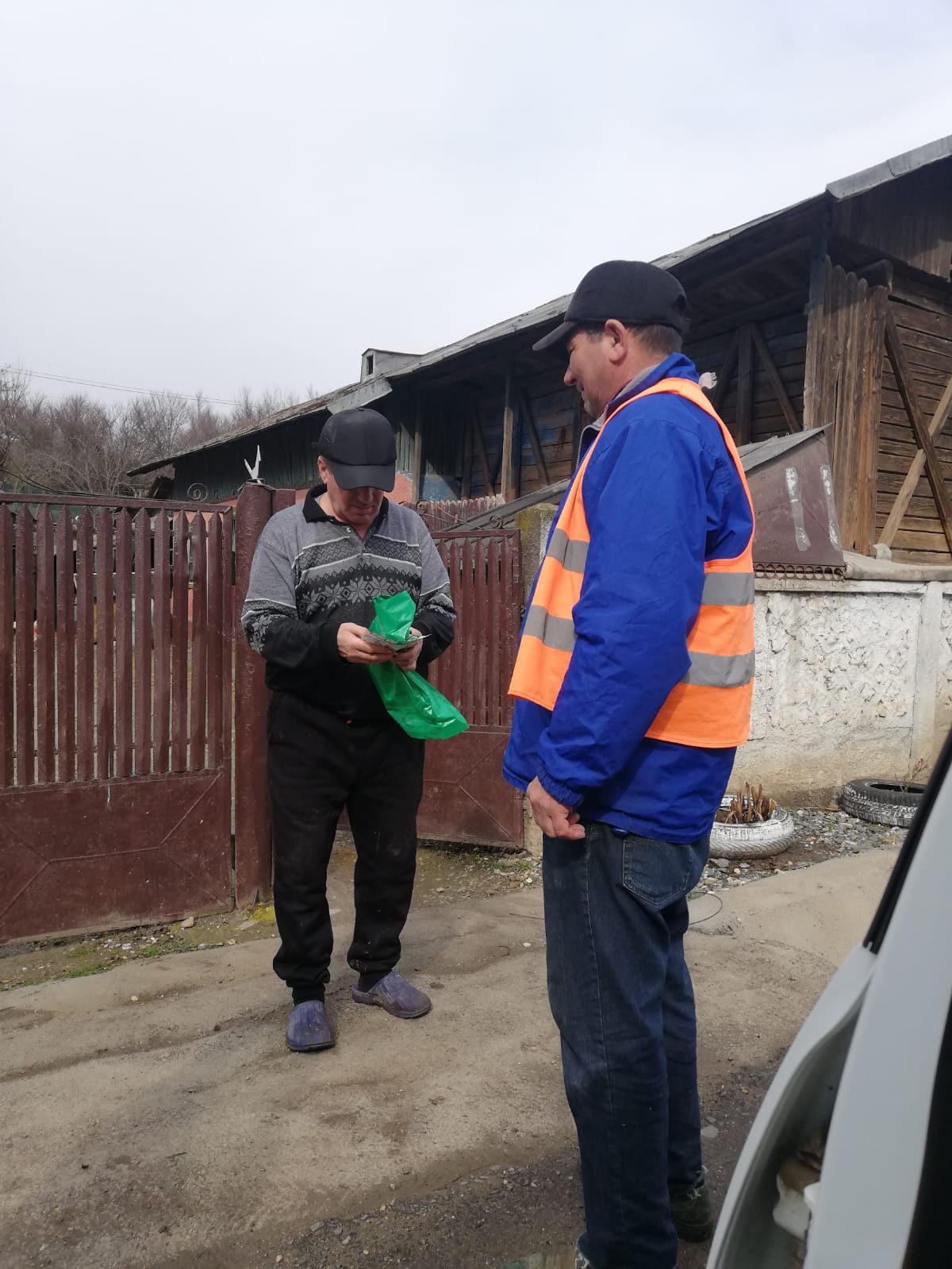 Colectarea separată a deşeurilor în saci galbeni şi verzi la Daia, Giurgiu